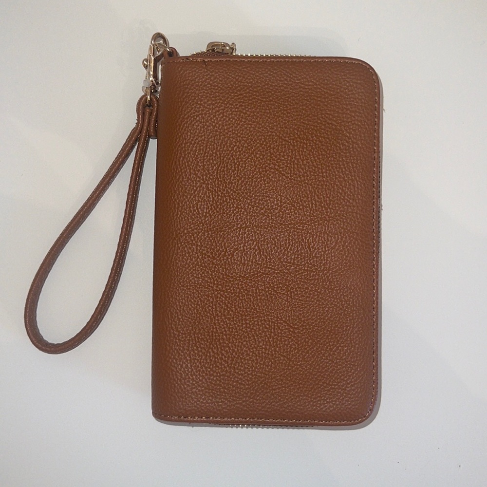 tan wristlet